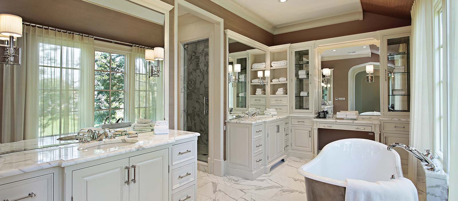 picture of fancy bathroom